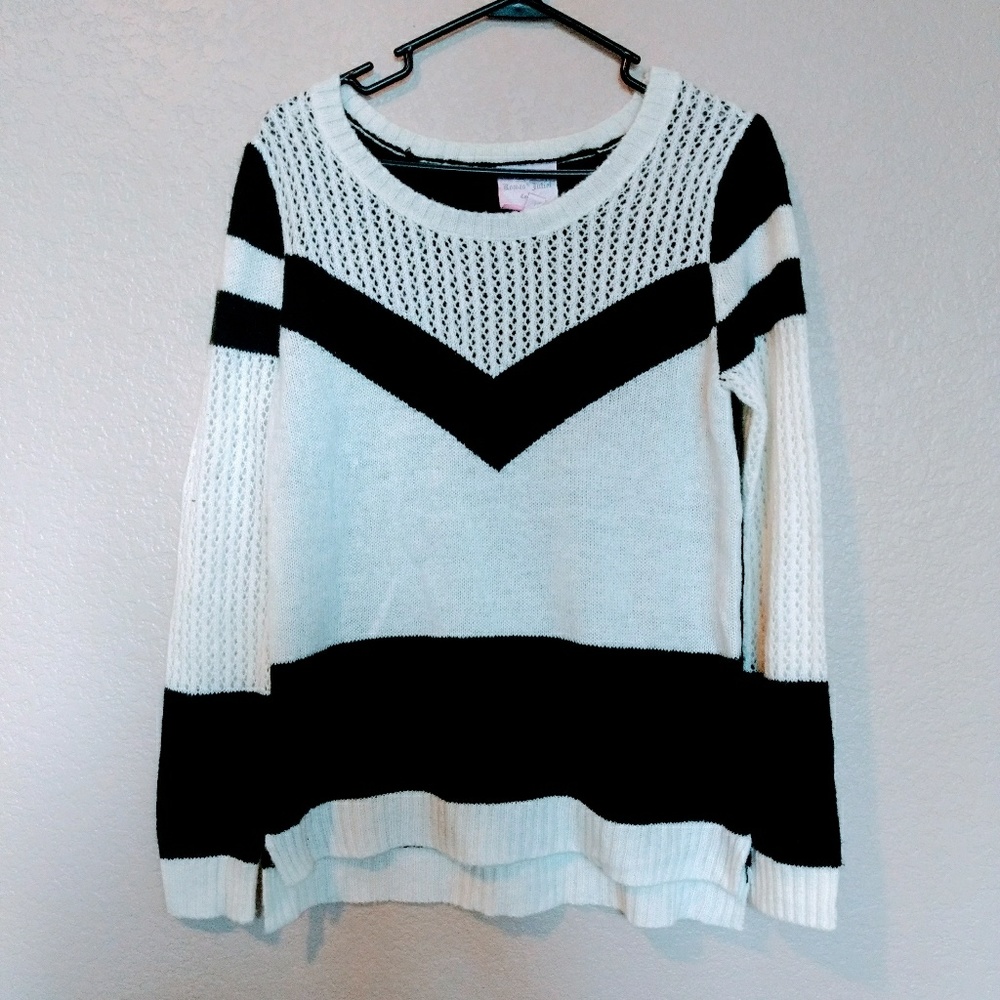 Romeo and Juliet sweater shirt medium